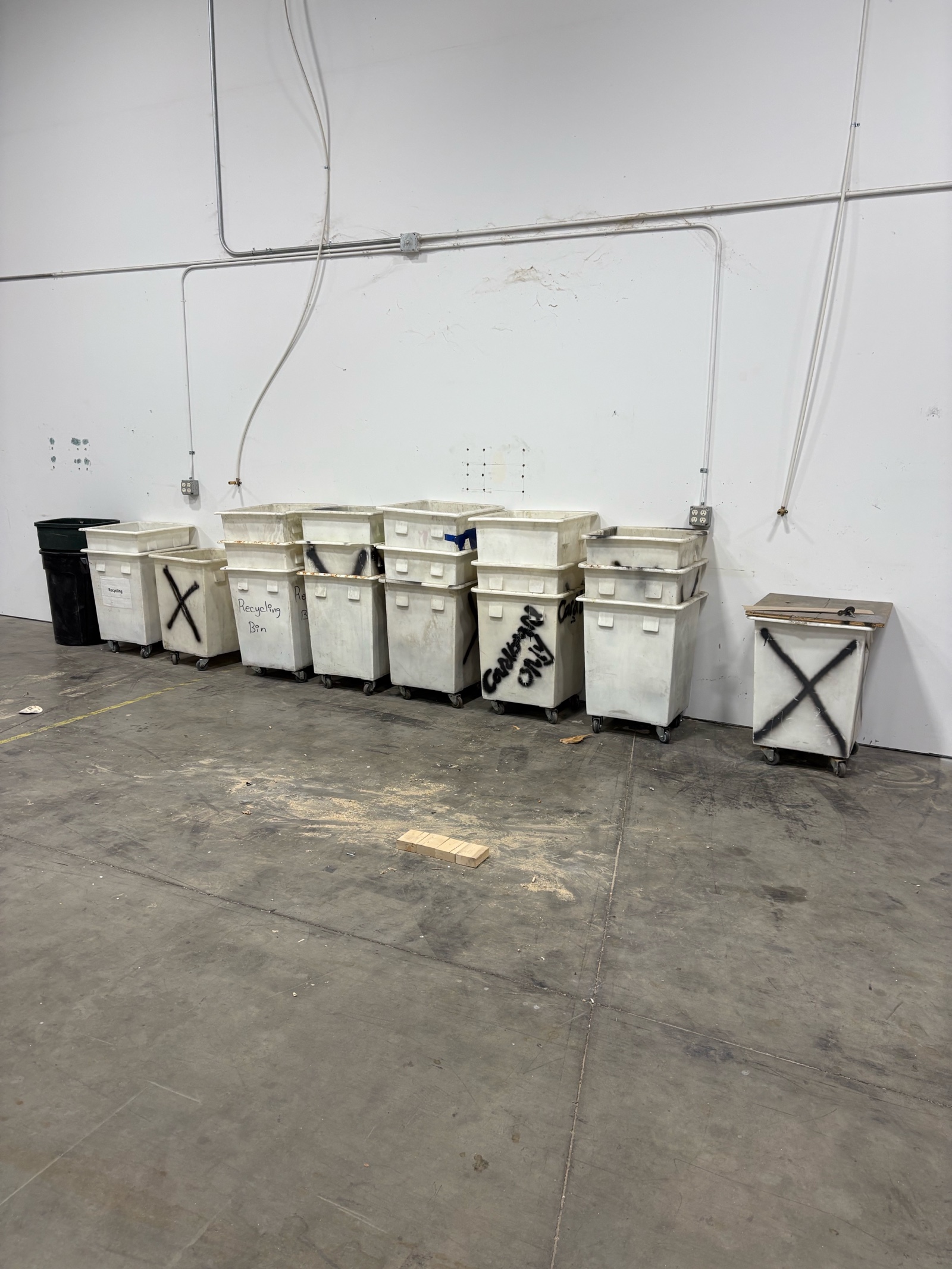 lot 65 image: (Approx 20) Recycling bins