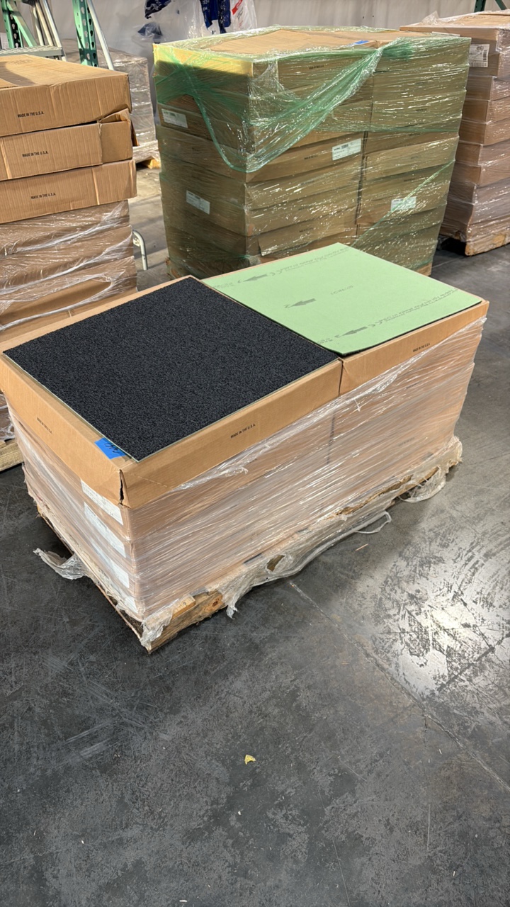 lot 73A image: (20 boxes) Shaw Carpet squares. 24x24