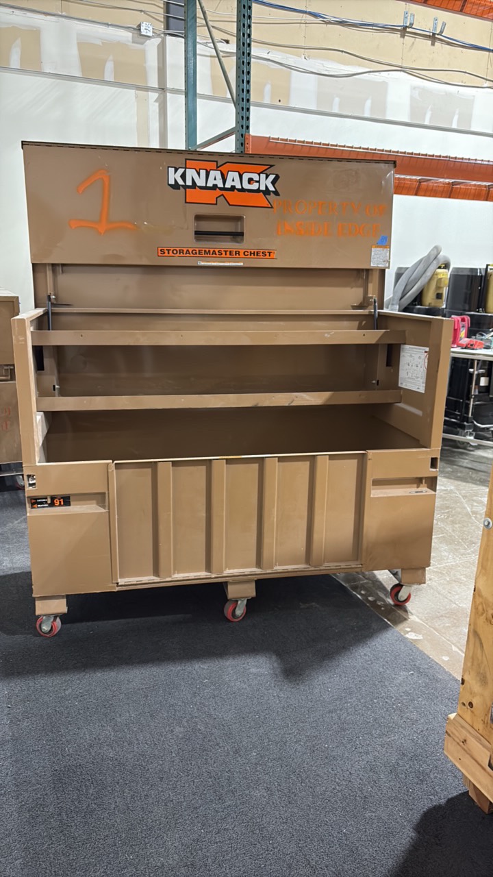 lot 84 image: Knaack Job site StorageMaster Chest  Model 91