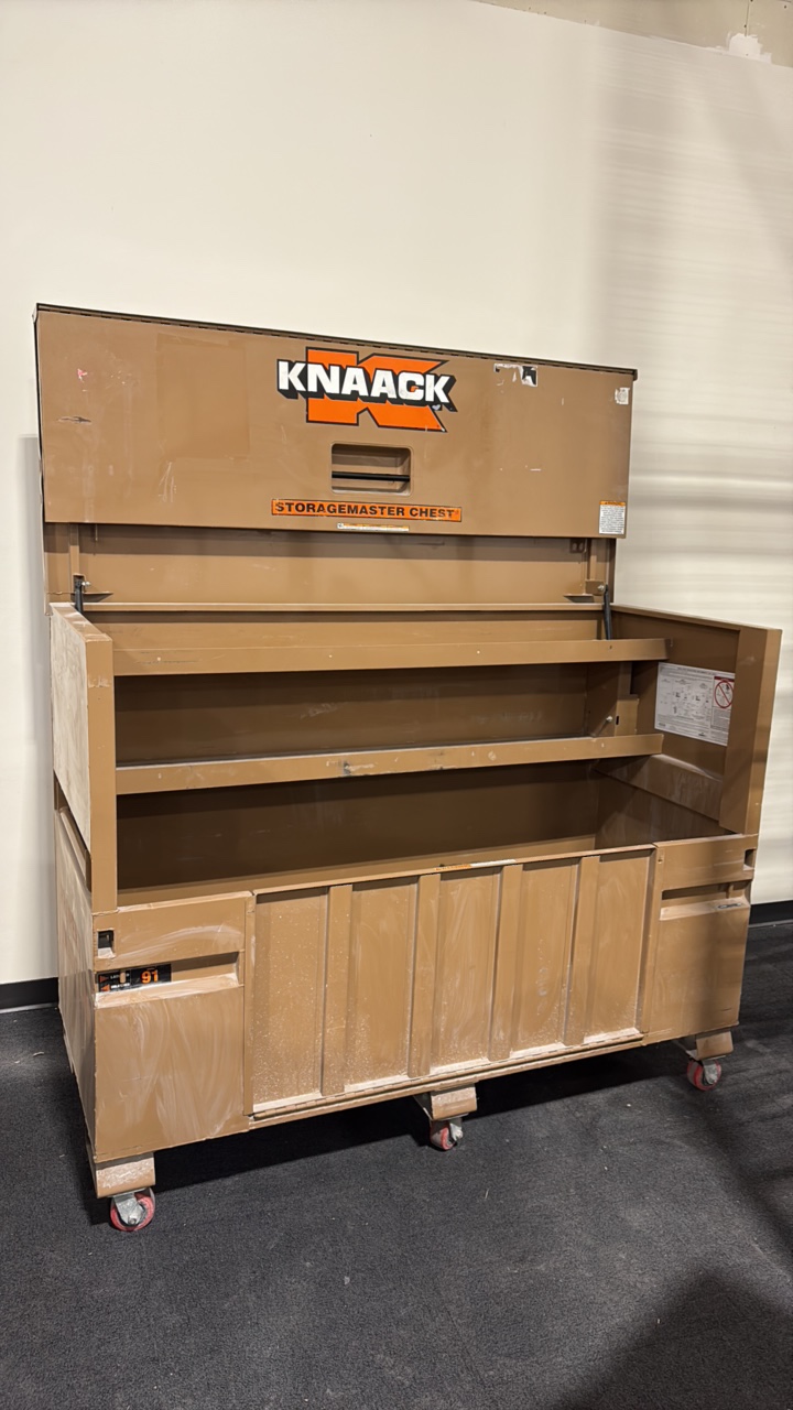 lot 85 image: Knaack Job site StorageMaster Chest  Model 91