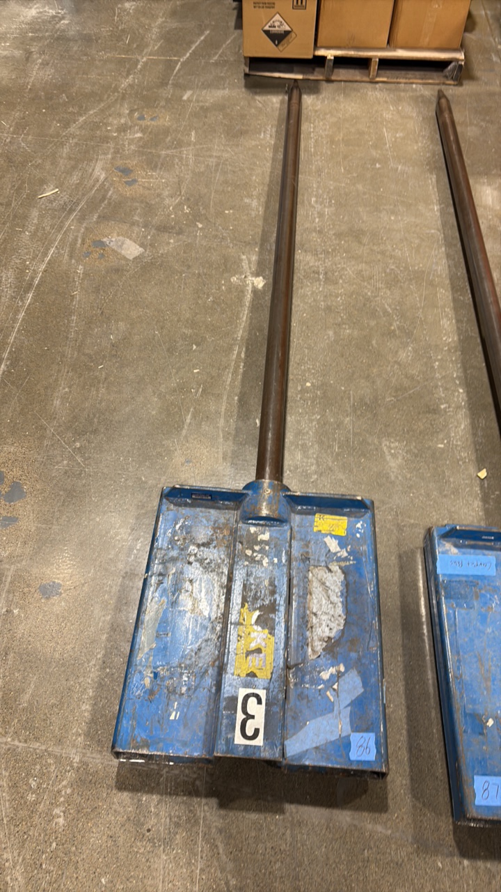 lot 86 image: Koke Forklift Carpet Pole 116