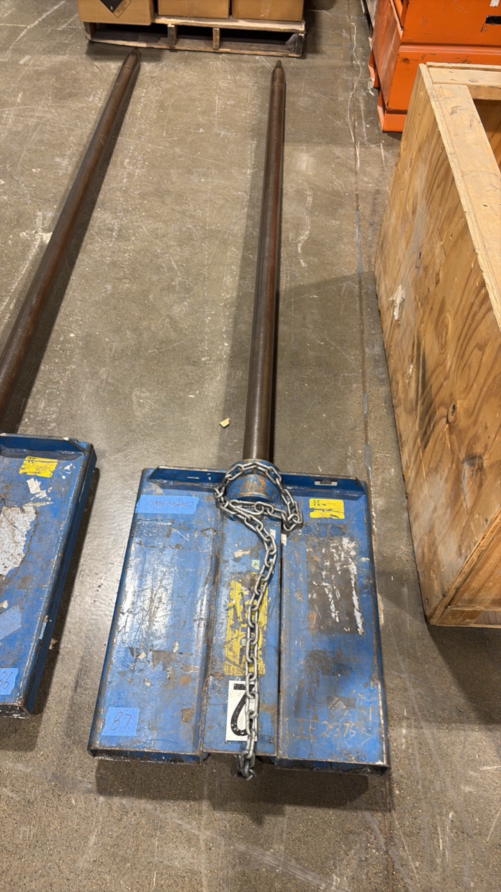 lot 87 image: Koke Forklift Carpet Pole 116