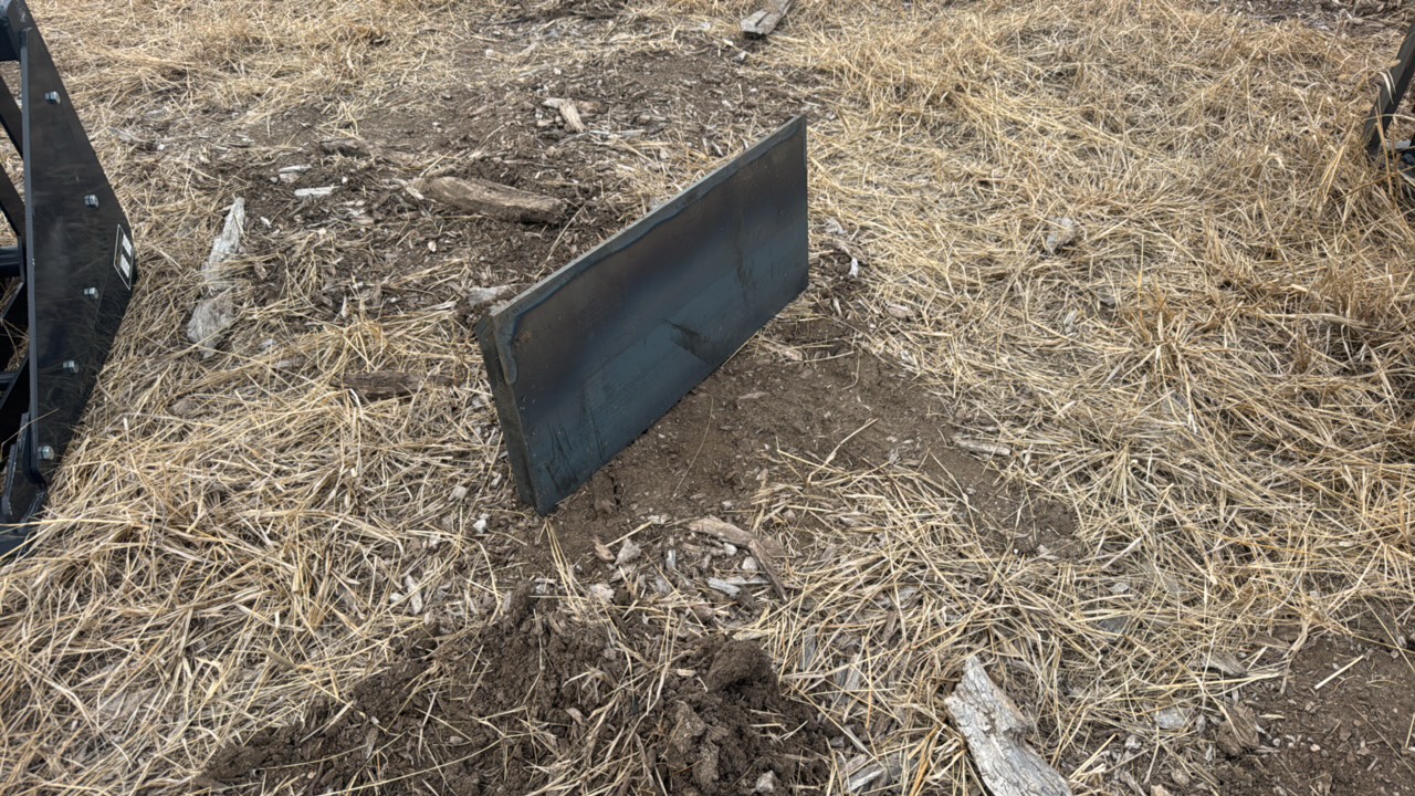 lot 619 image: TORO Dingo Mount Plate - Heavy GaugeLandhonor2025UnusedMAP-16-24W