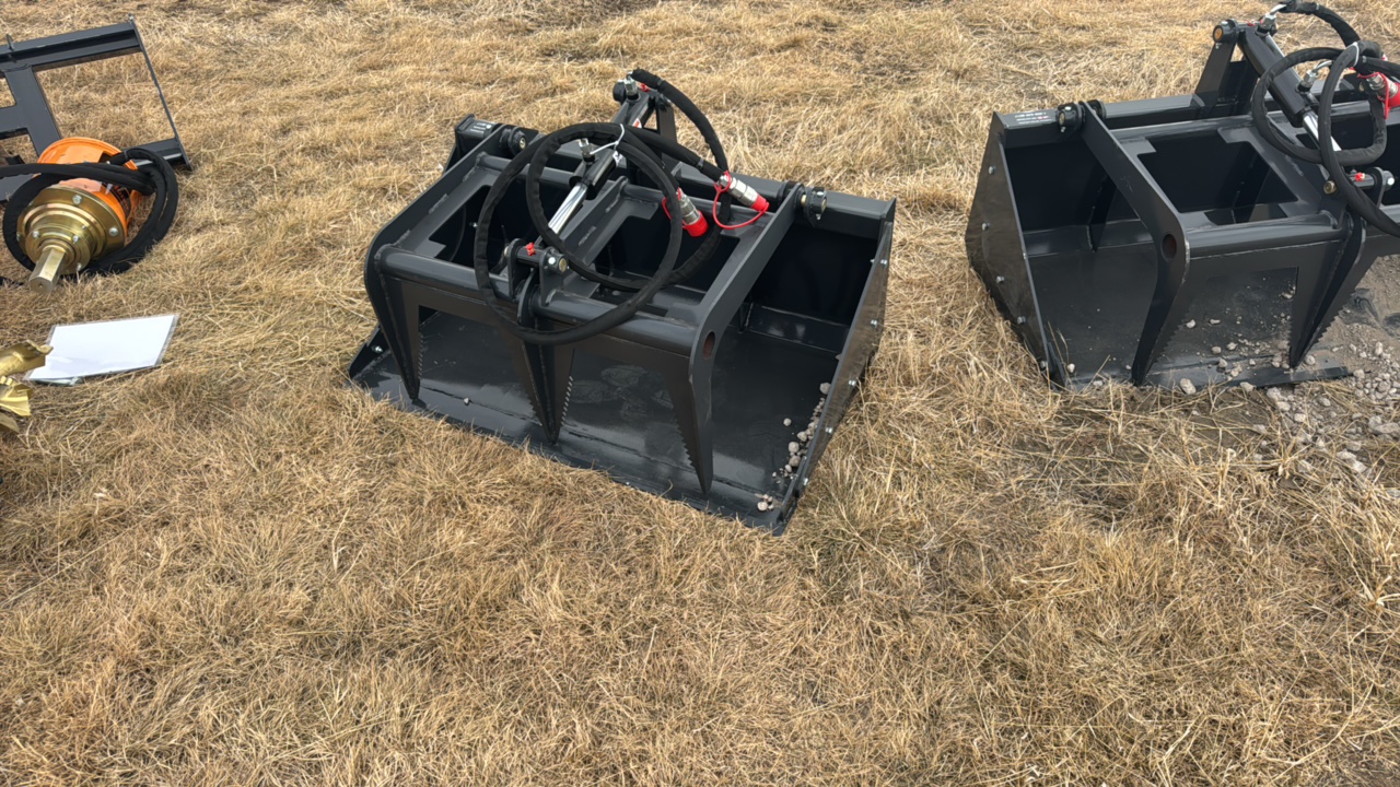 lot 660 image: Mini Skid Steer Grapple BucketLandhonor2025UnusedMGB-72-44W