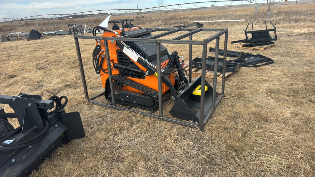 lot 665 image: Mini Skid Steer LoaderLandhonor2025UnusedLHR-HT380Q1