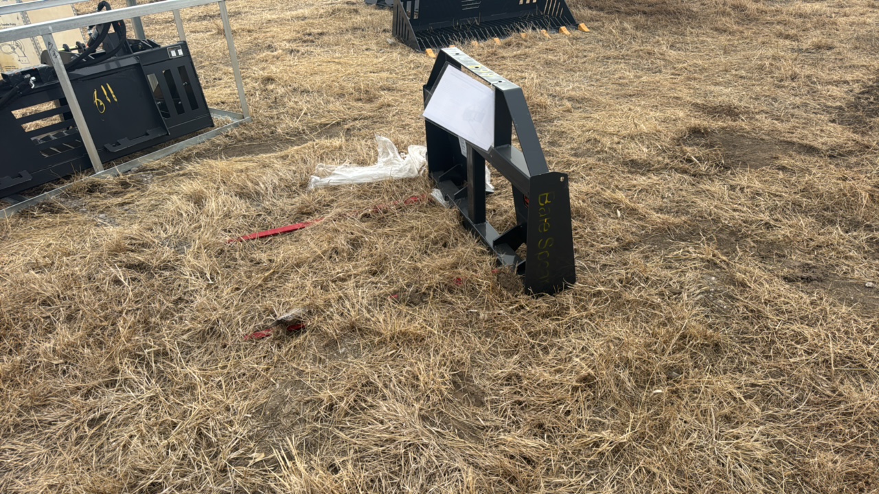 lot 669 image: Skid Steer Bale SpearLandhonor2025UnusedBS-12-2500G