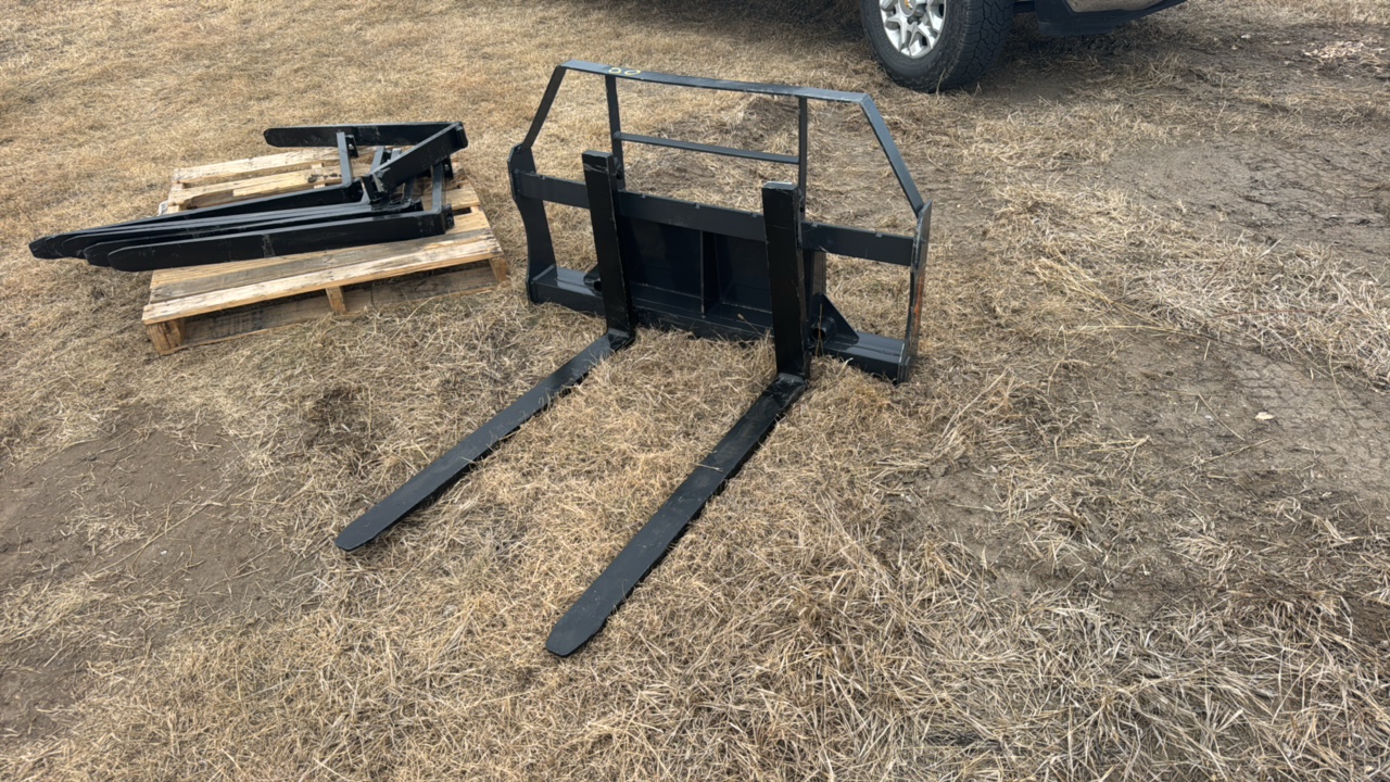 lot 713 image: Mini Skid Steer Pallet Fork Frame Landhonor 2025 Unused MPF-11-2000G
