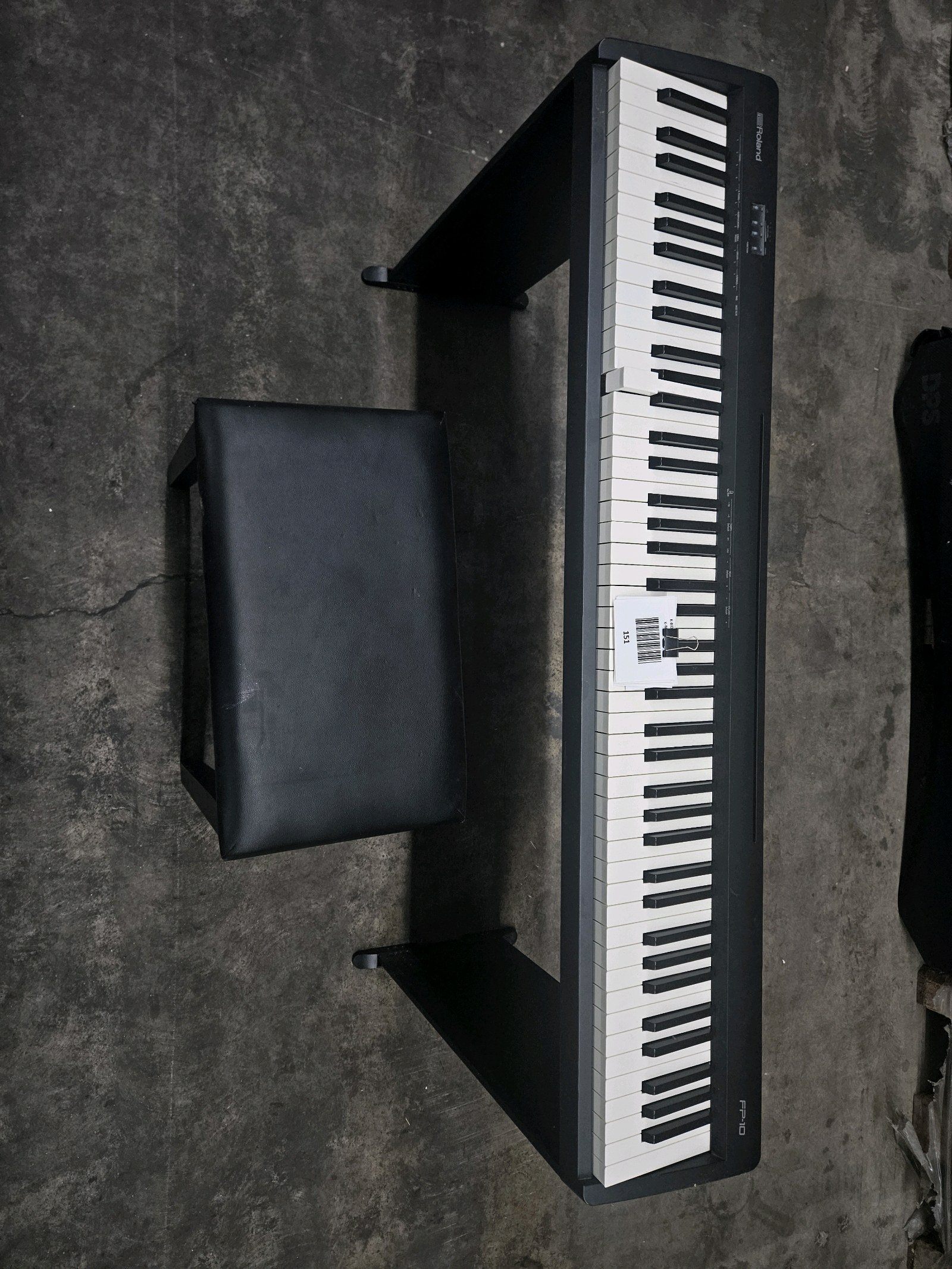 lot 151 image: Standing Keyboard  Seat