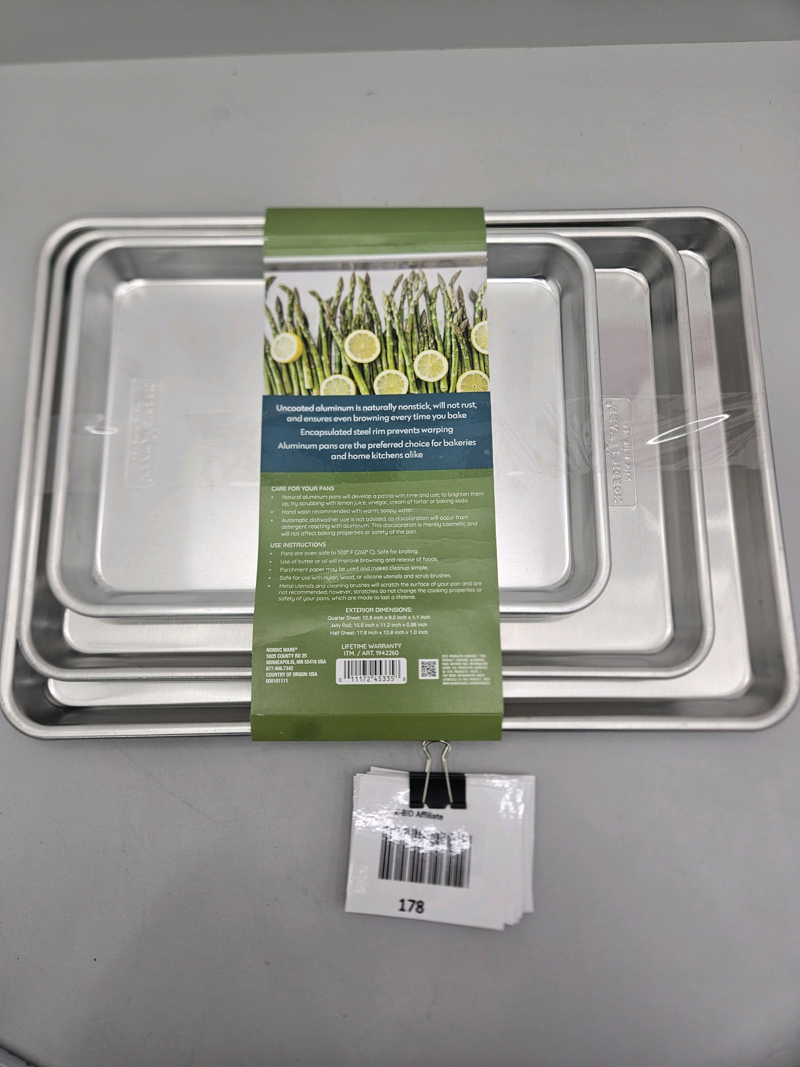 lot 178 image: Aluminum Baking Sheet Set