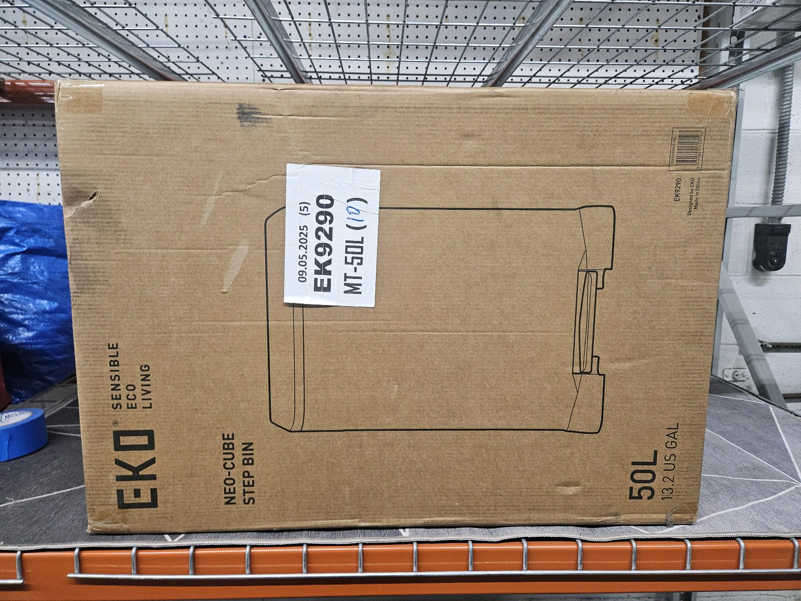 lot 204 image: Neo-Cube Step Bin