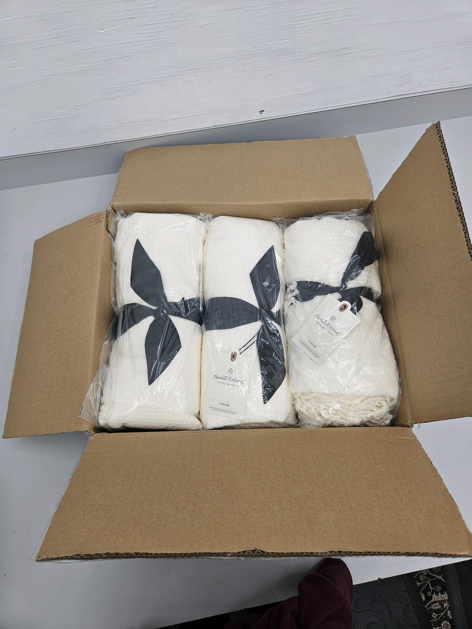 lot 208 image: 3pc Hearth & Hand Throw Blankets