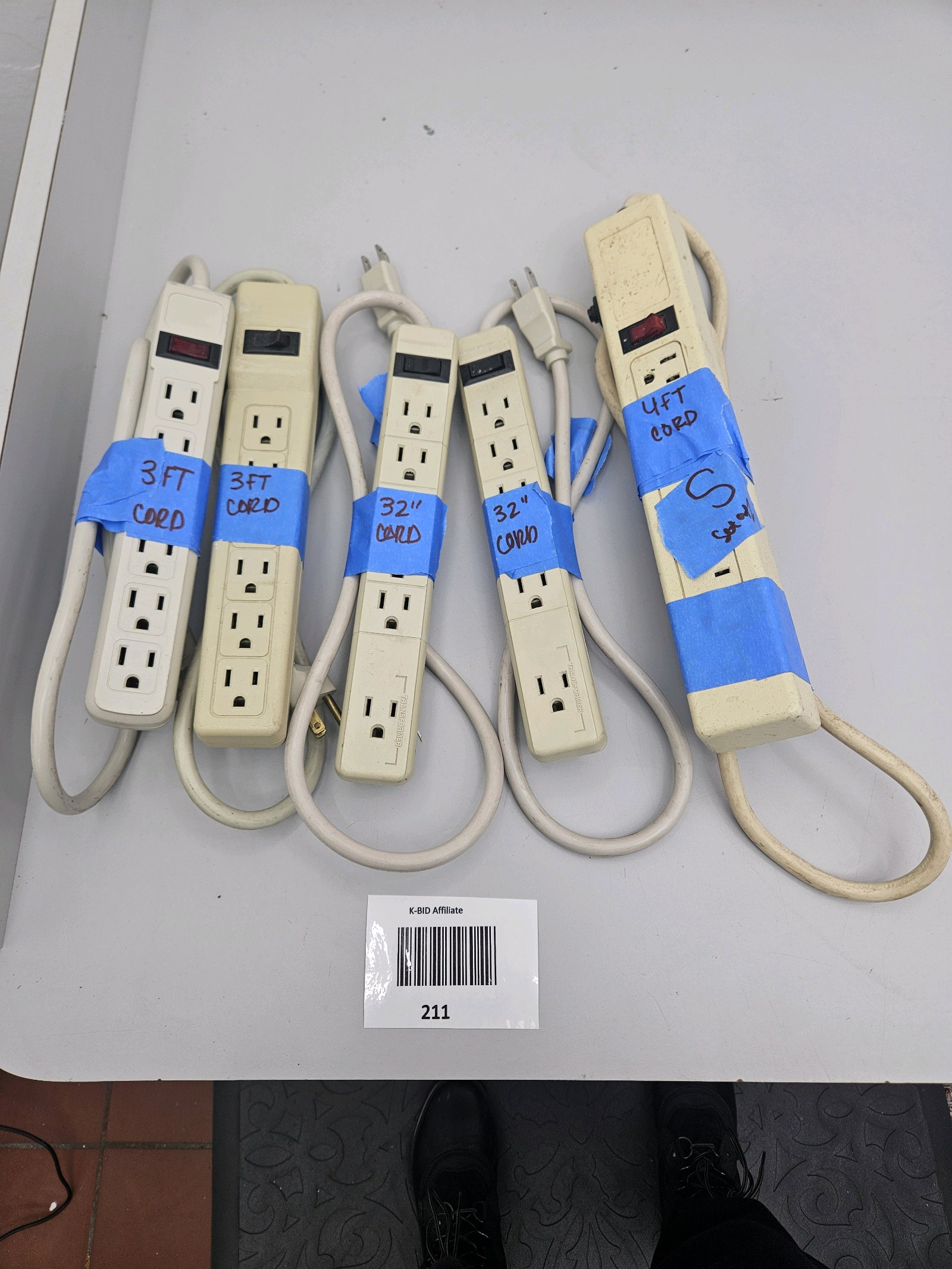 lot 211 image: Power Strips 5pcs