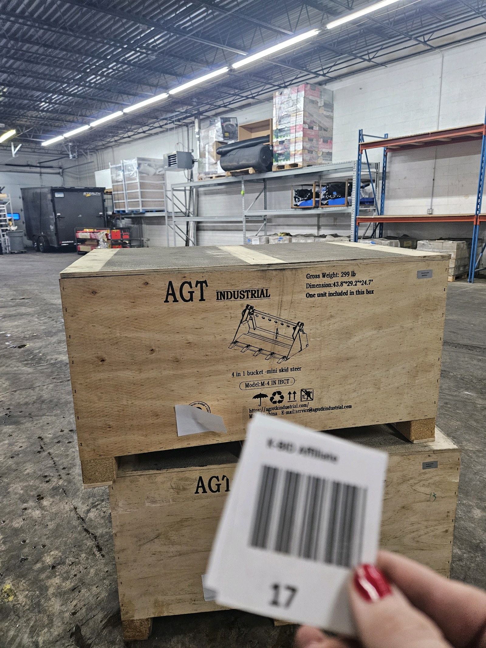 lot 17 image: Mini Skid 4-1 Bucket