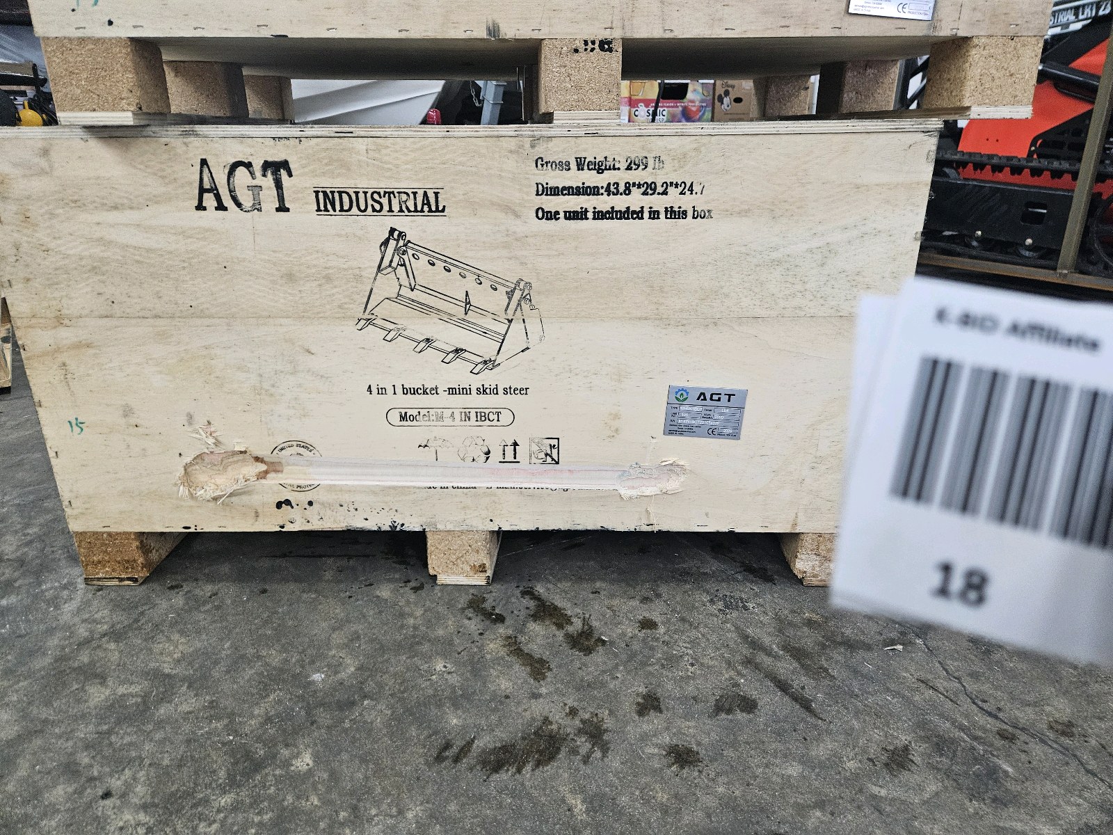 lot 18 image: Mini Skid 4 - 1 Bucket