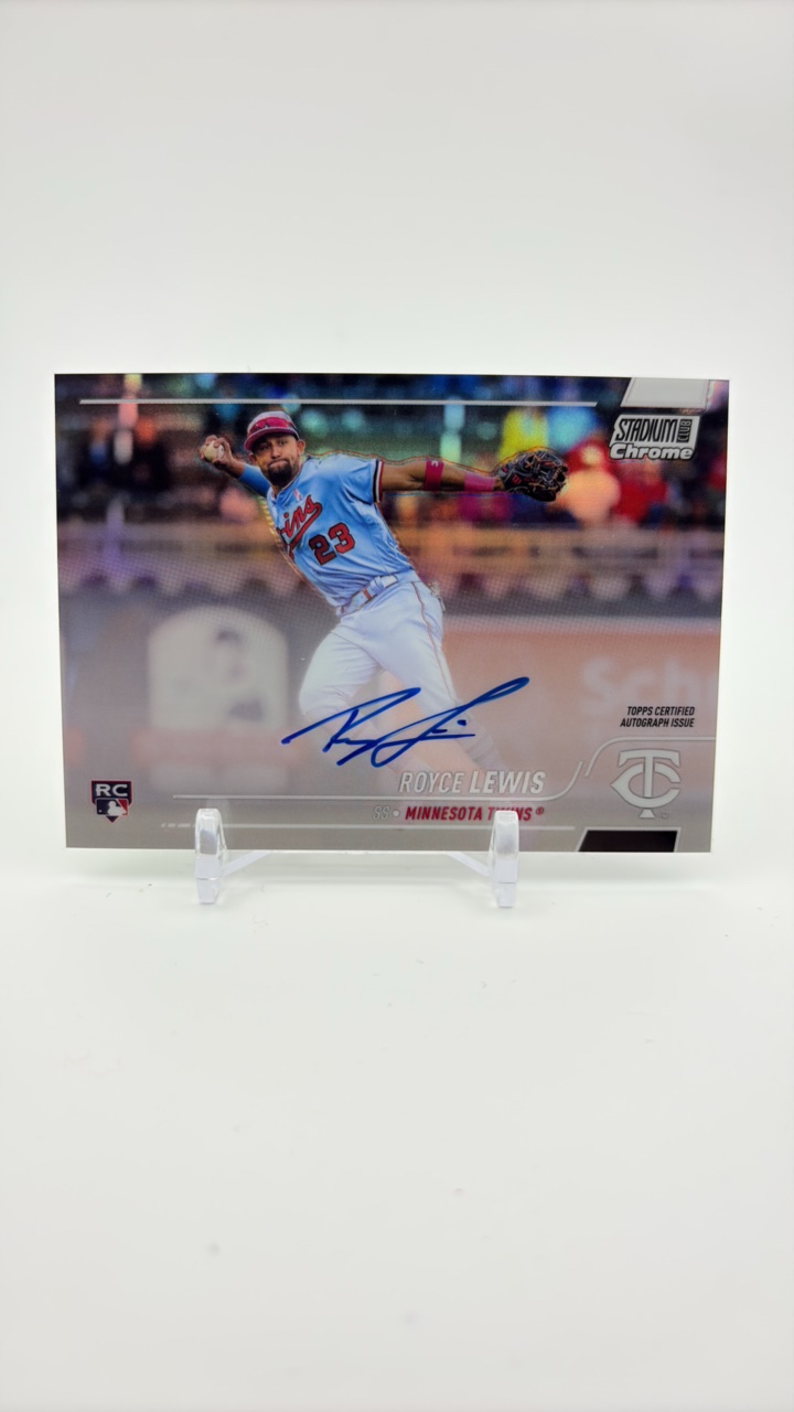 lot 151 image: 2022 Topps Stadium Club Chrome Royce Lewis Autograph Rookie Card Minnesota Twins, On Card Autograph, No Sticker