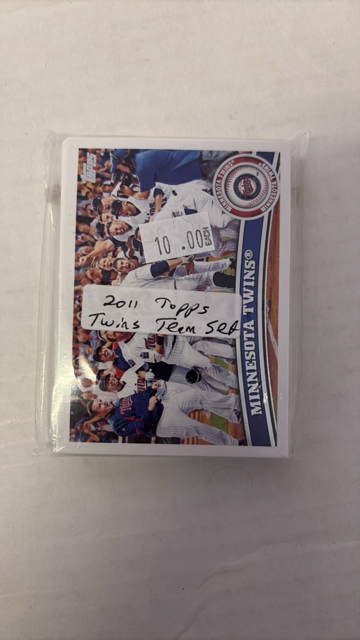 lot 192 image: 2011 Topps Minnesota Twins Team Set of Cards