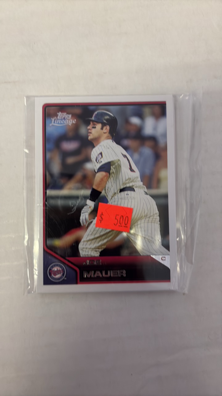 lot 197 image: 2011 Topps Lineage Minnesota Twins Team Set