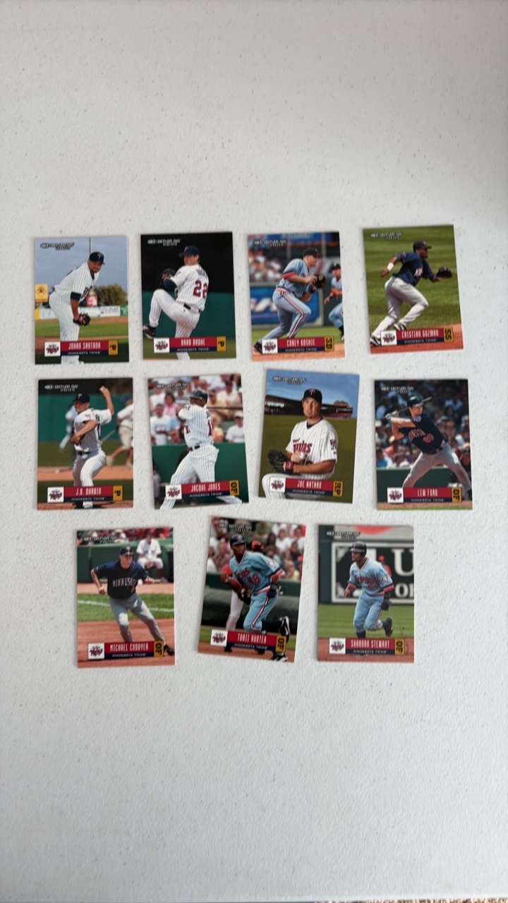 lot 214 image: 2005 Donruss Minnesota Twins Team Set