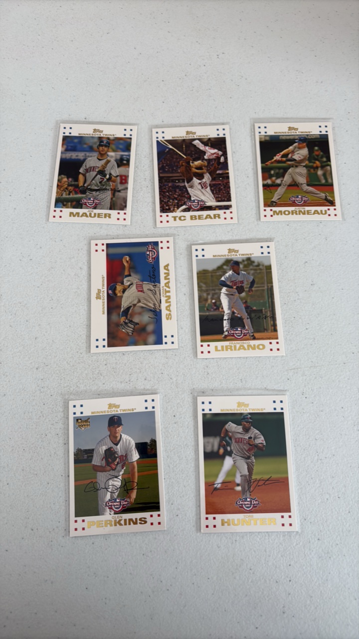 lot 241 image: 2007 Topps Minnesota Twins Team Set
