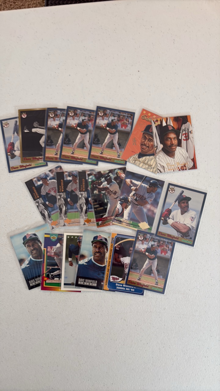 lot 277 image: Dave Winfield Minnesota Twins Card Lot