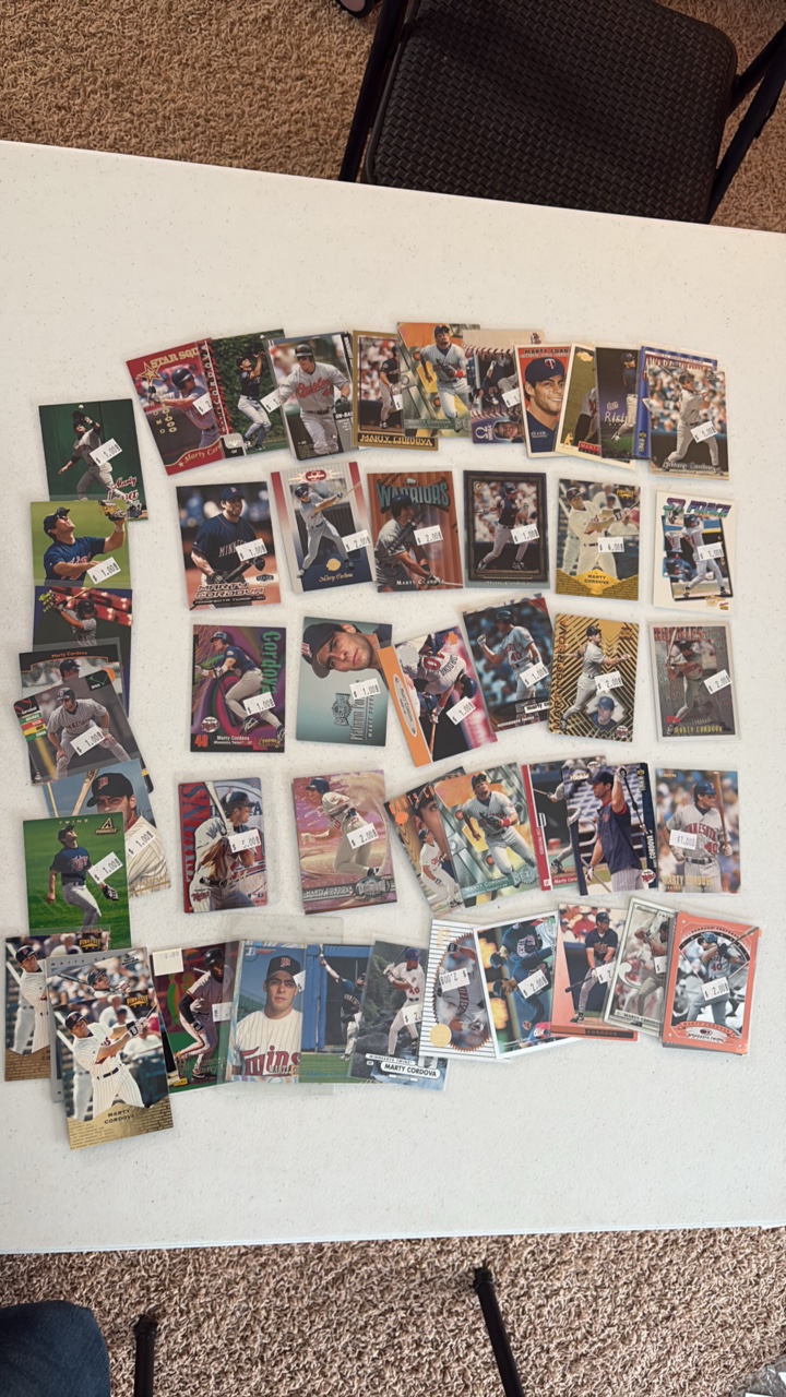 lot 285 image: Marty Cordova Minnesota Twins Card Lot
