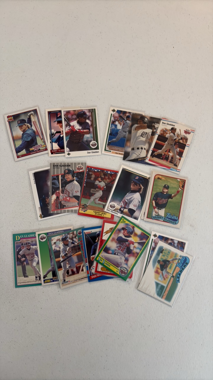 lot 286 image: Dan Gladden Minnesota Twins Card Lot
