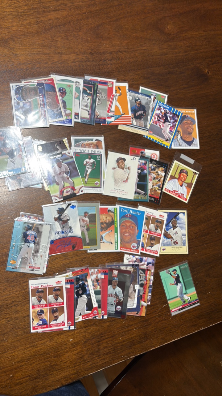 lot 290 image: Torii Hunter Minnesota Twins Card Lot