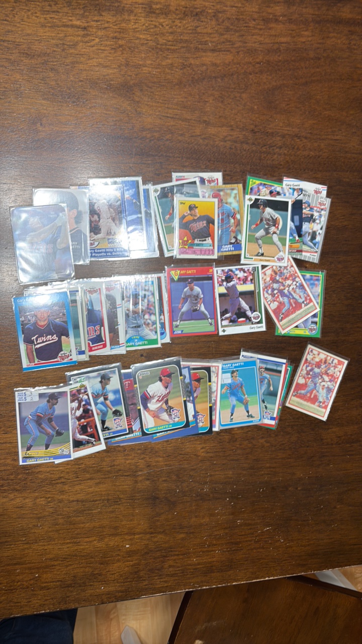 lot 294 image: Gary Gaetti Minnesota Twins Card Lot