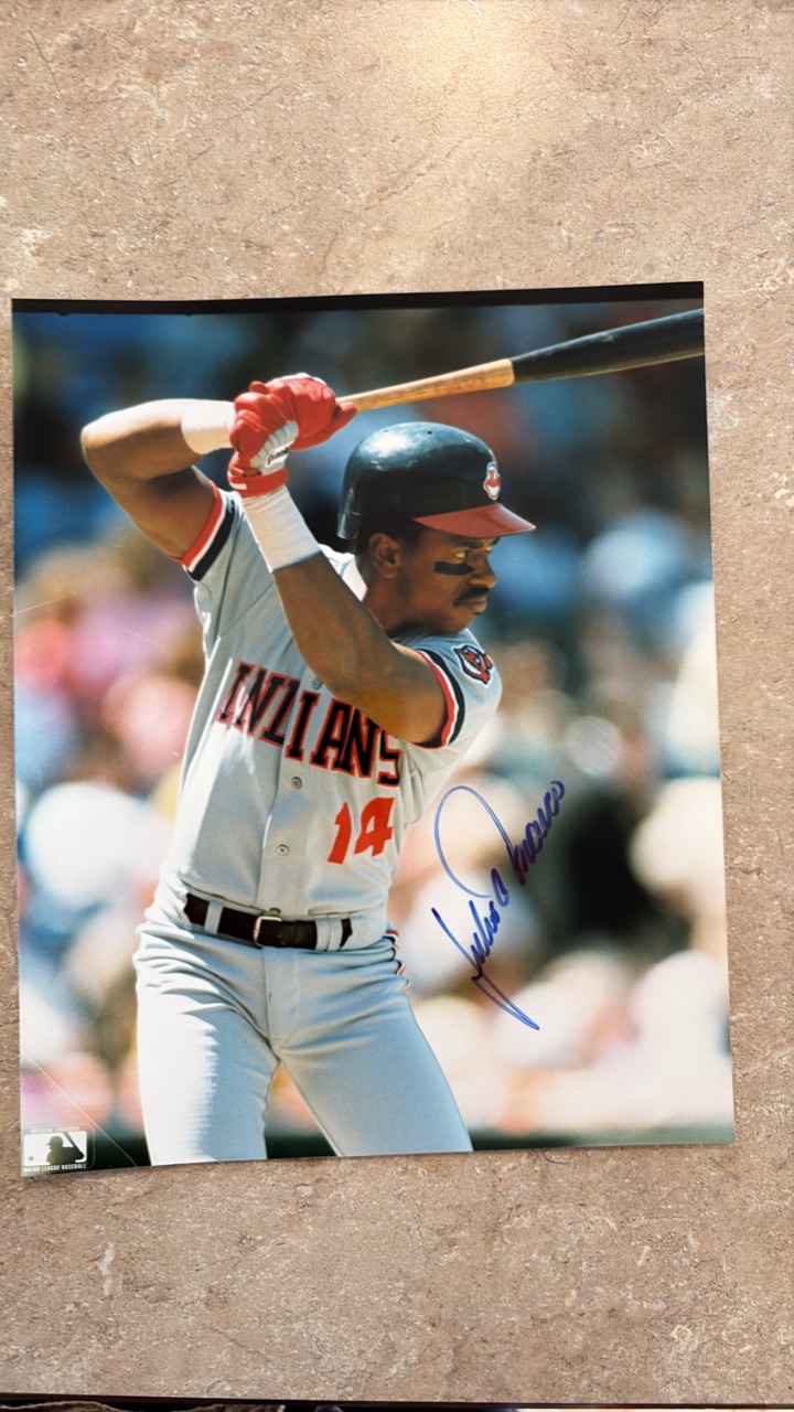 lot 308 image: Julio Franco Autographed 8x10 Baseball Picture