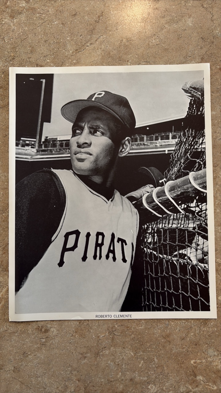 lot 316 image: Roberto Clemente 8x10 Picture Not Autographed
