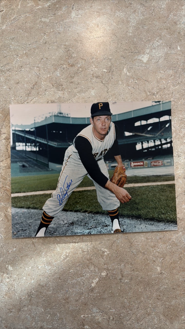 lot 323 image: Elroy Face Autographed 8x10 Baseball Picture