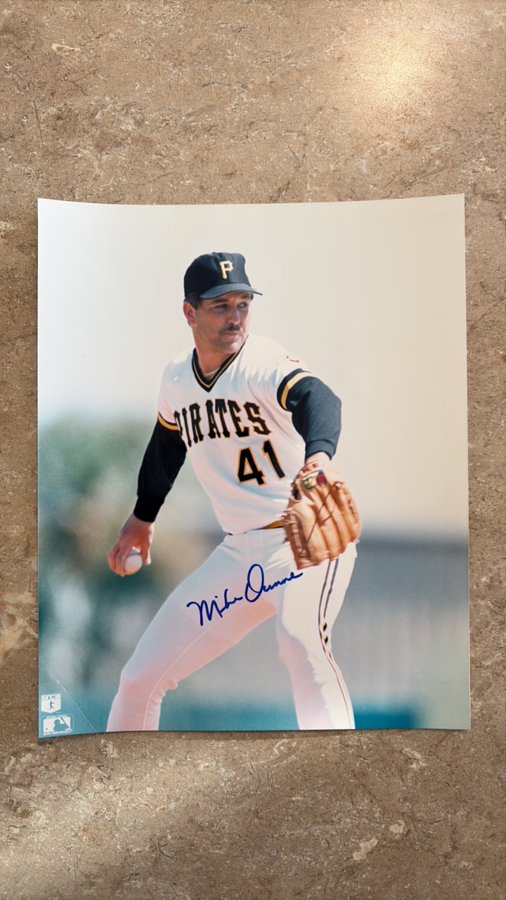 lot 326 image: Mike Dunne Autographed 8x10 Baseball Picture