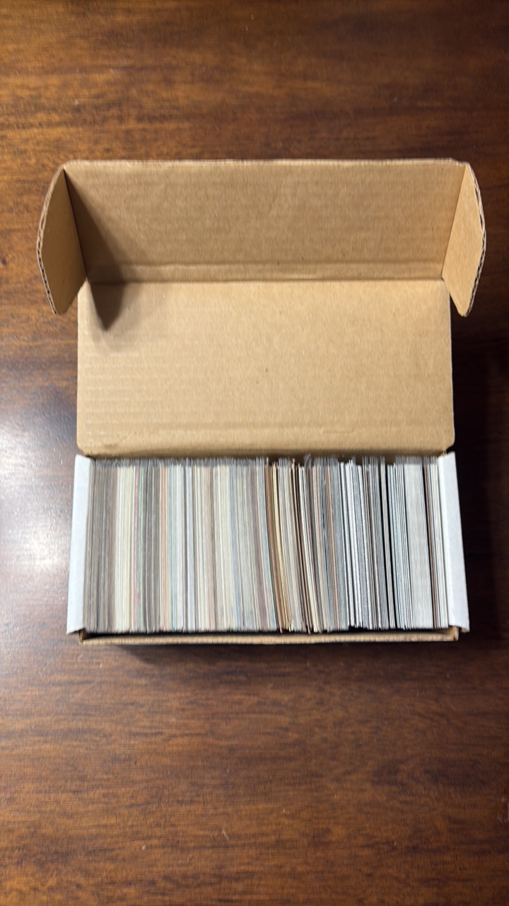lot 339 image: Box of Minnesota Twins Cards, Mix of Years, Players and Card Companies