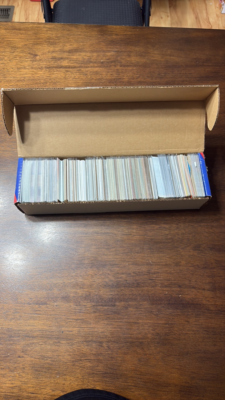 lot 343 image: Box of Minnesota Twins Cards, Mix of Years, Players and Card Companies