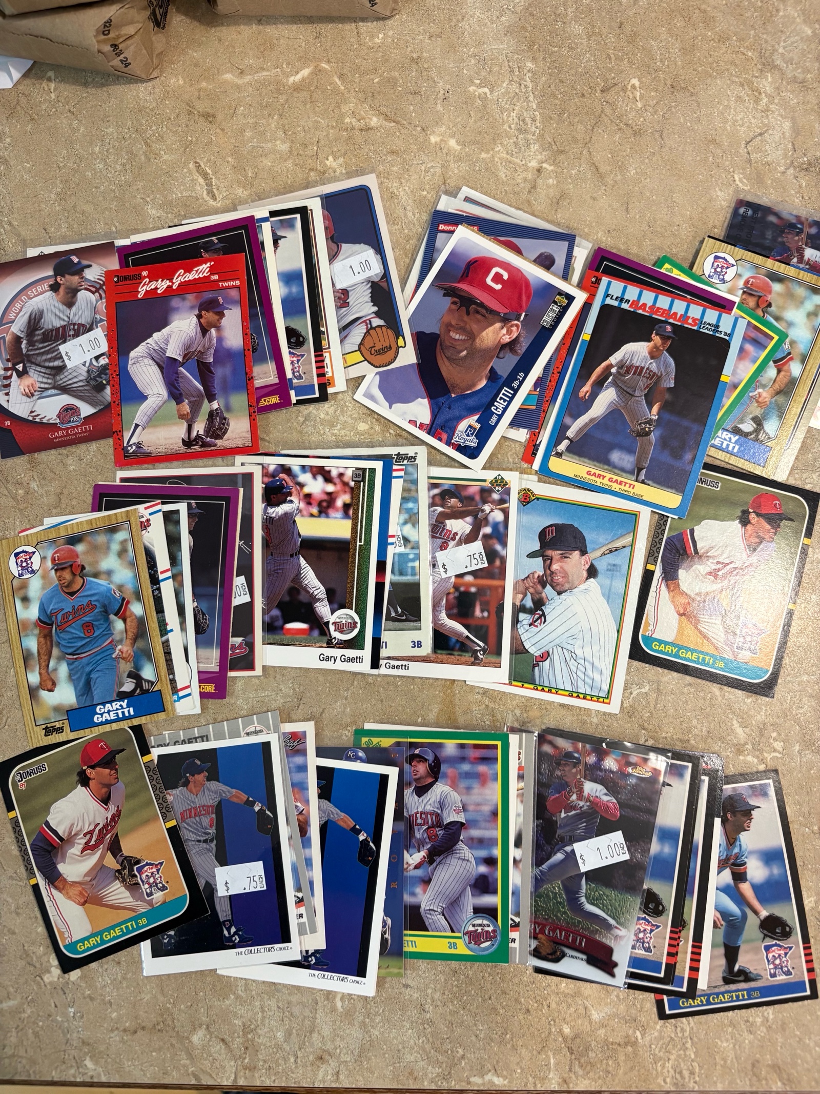lot 401 image: Gary Gaetti Minnesota Twins Baseball Card Lot