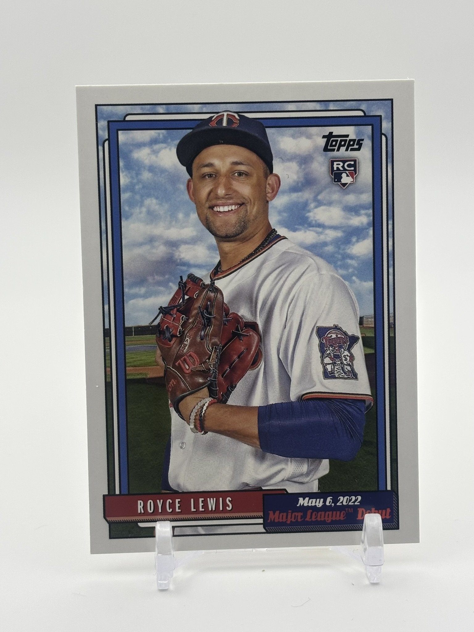lot 506 image: 2022 Topps Archives - 1992 Topps Major League Debut Royce Lewis Rookie Card Minnesota Twins