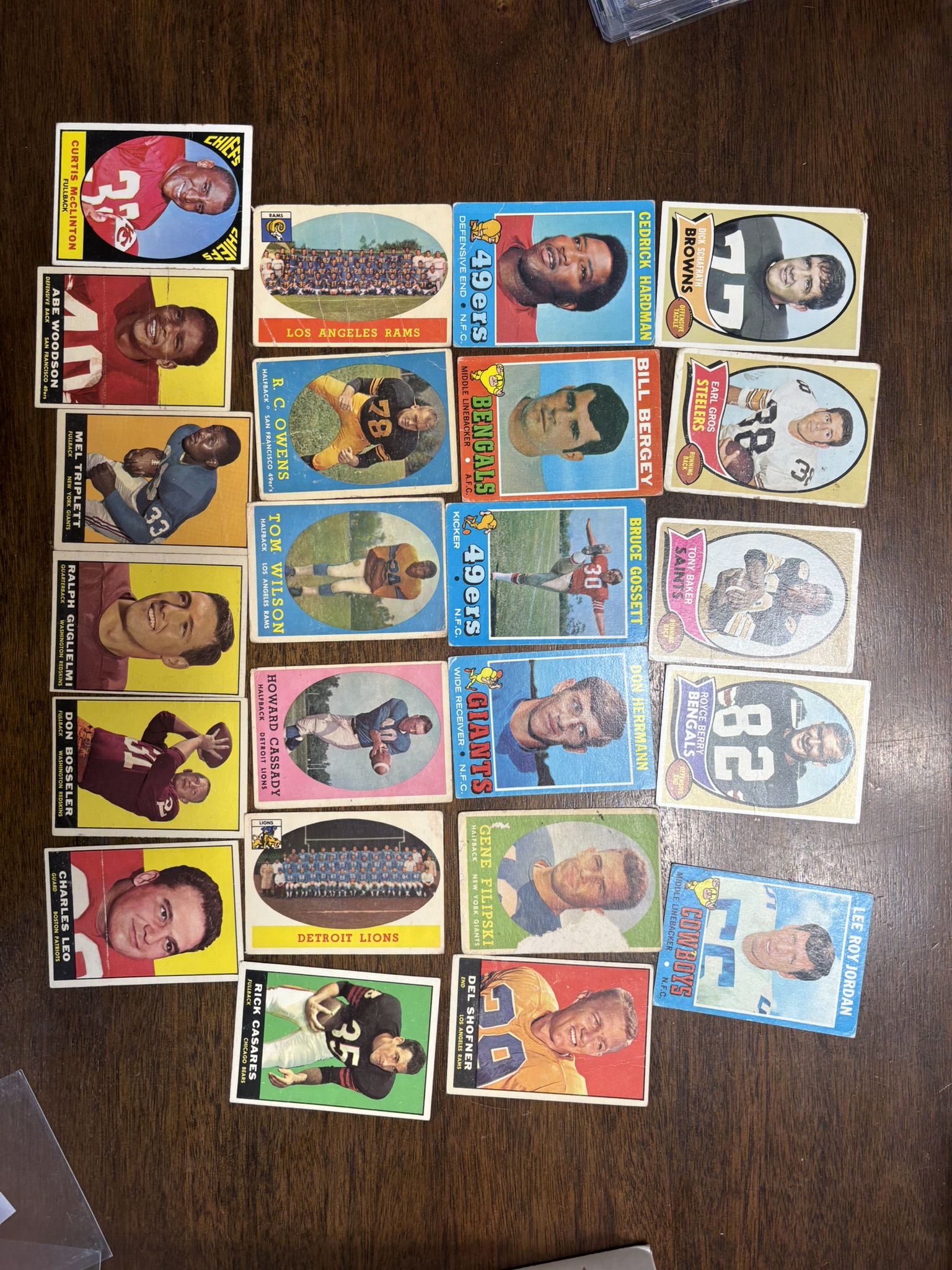 lot 635 image: Vintage Football Card Lot, 23 Cards, Lower Grade, 1960s, 1970ss, 1980s
