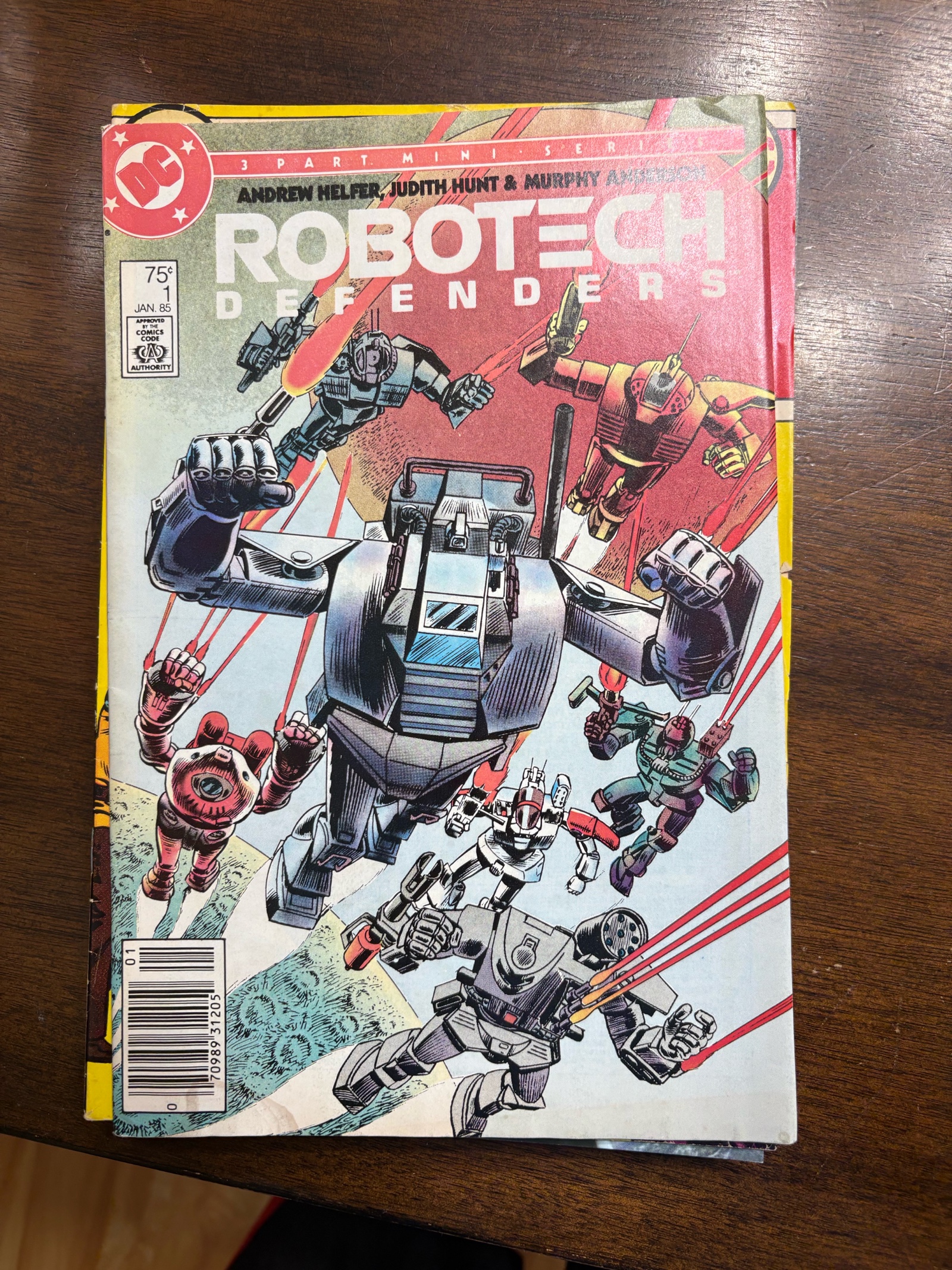 lot 204A image: Robotech Defenders Issue #1 Three Part Mini Series DC Comics