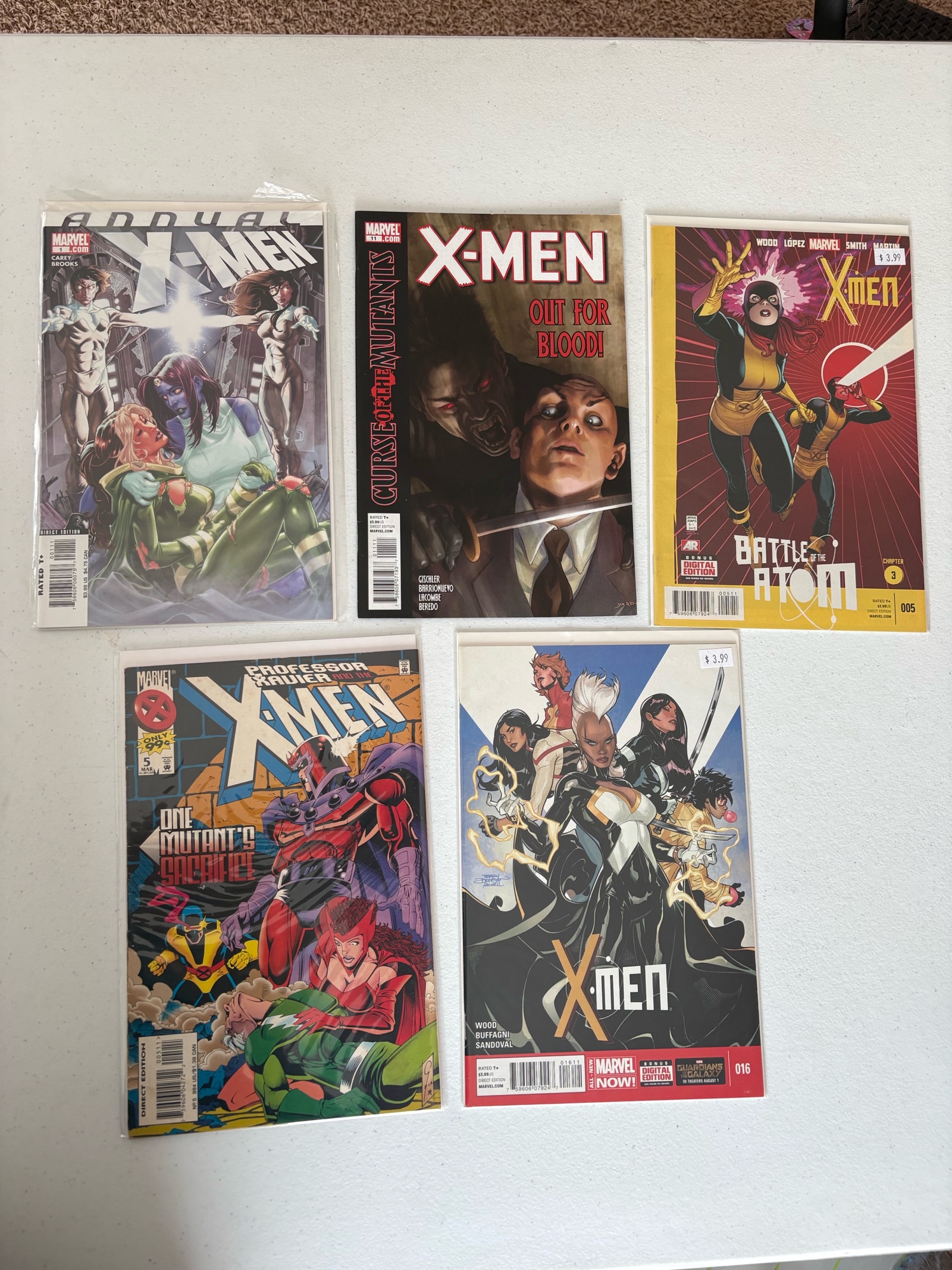 lot 235A image: X-Men Comic Book Lot Marvel, 5 Comics Mix of Different X-Men Series