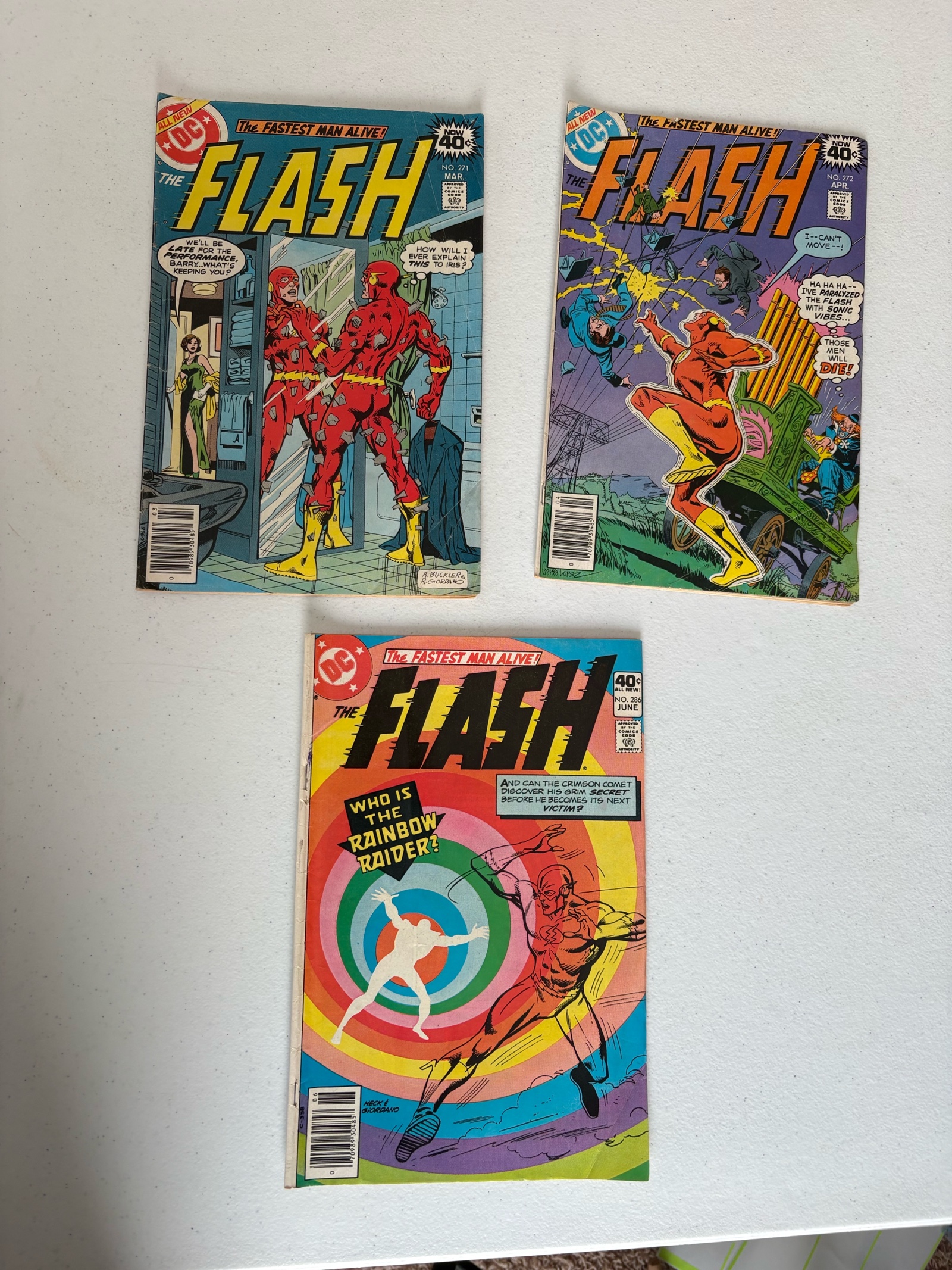 lot 245 image: The Flash Comic Book Lot, 3 Comics DC Comics Publishing