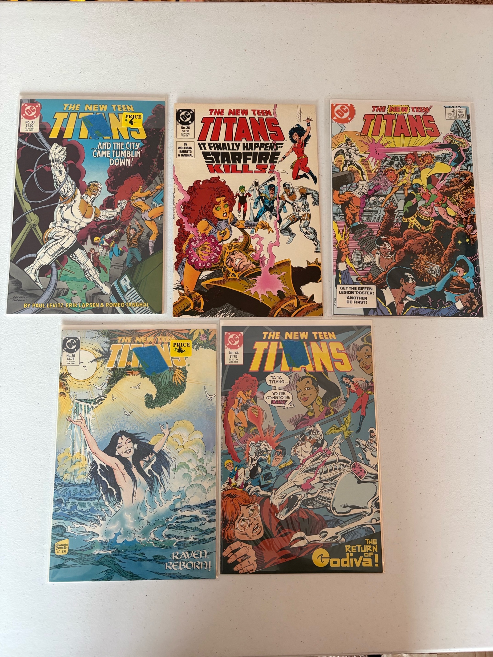 lot 272 image: The New Teen Titans Comic Book Lot, 5 Comics DC