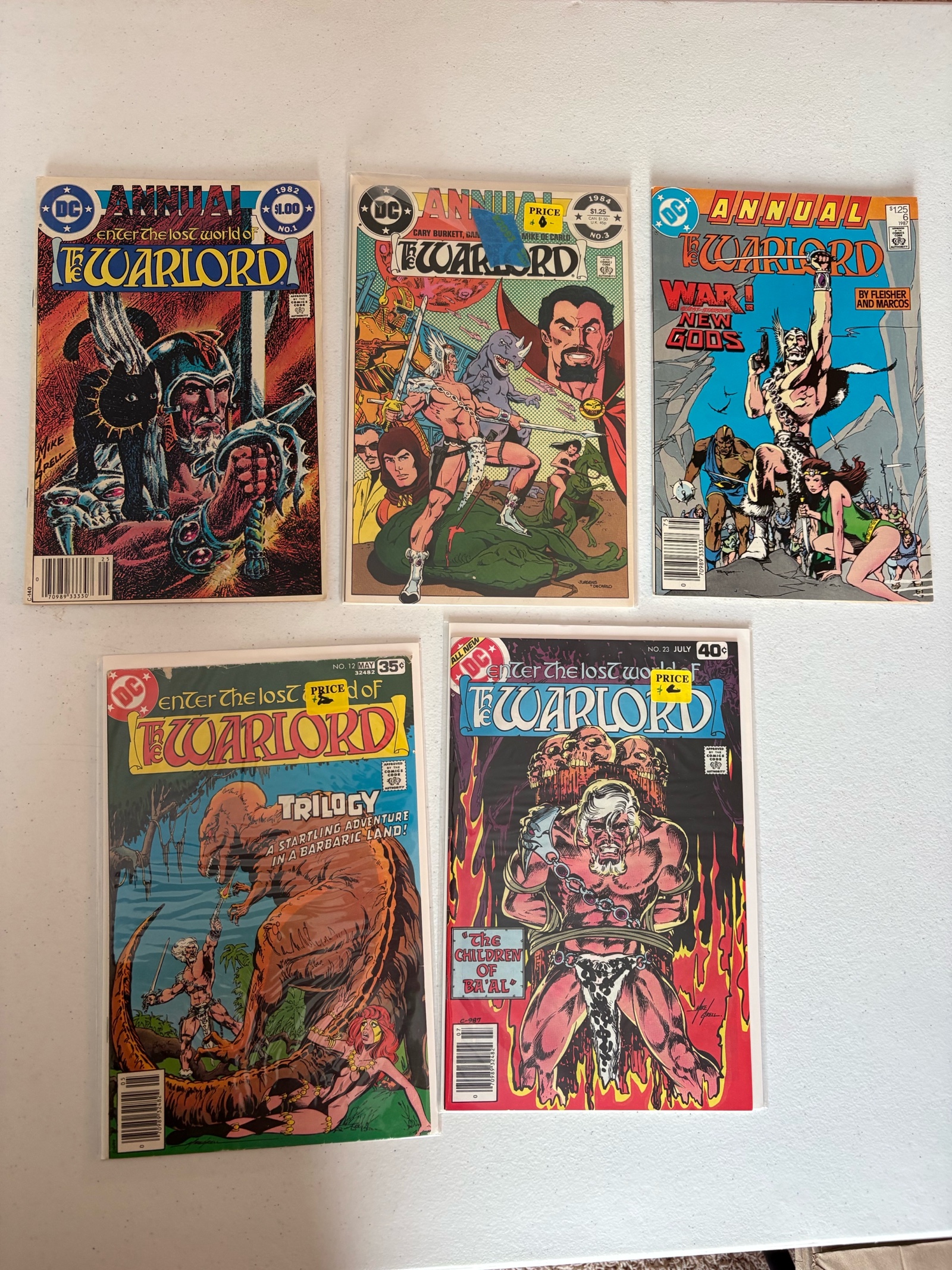 lot 276 image: Warlord Annuals Comic Book Lot, 5 Comics From DC Comics