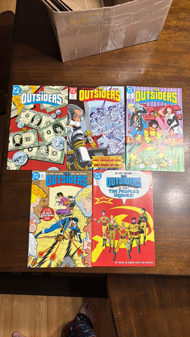lot 316 image: The Outsiders Comix Book Lot, 5 Comics #s 4,6,8,9,10