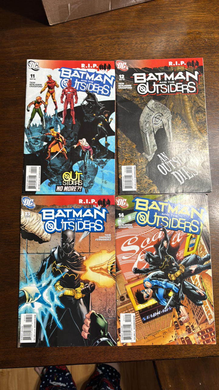 lot 317 image: Batman and the Outsiders Lot, 4 Comics #s 11,12,13,14 DC