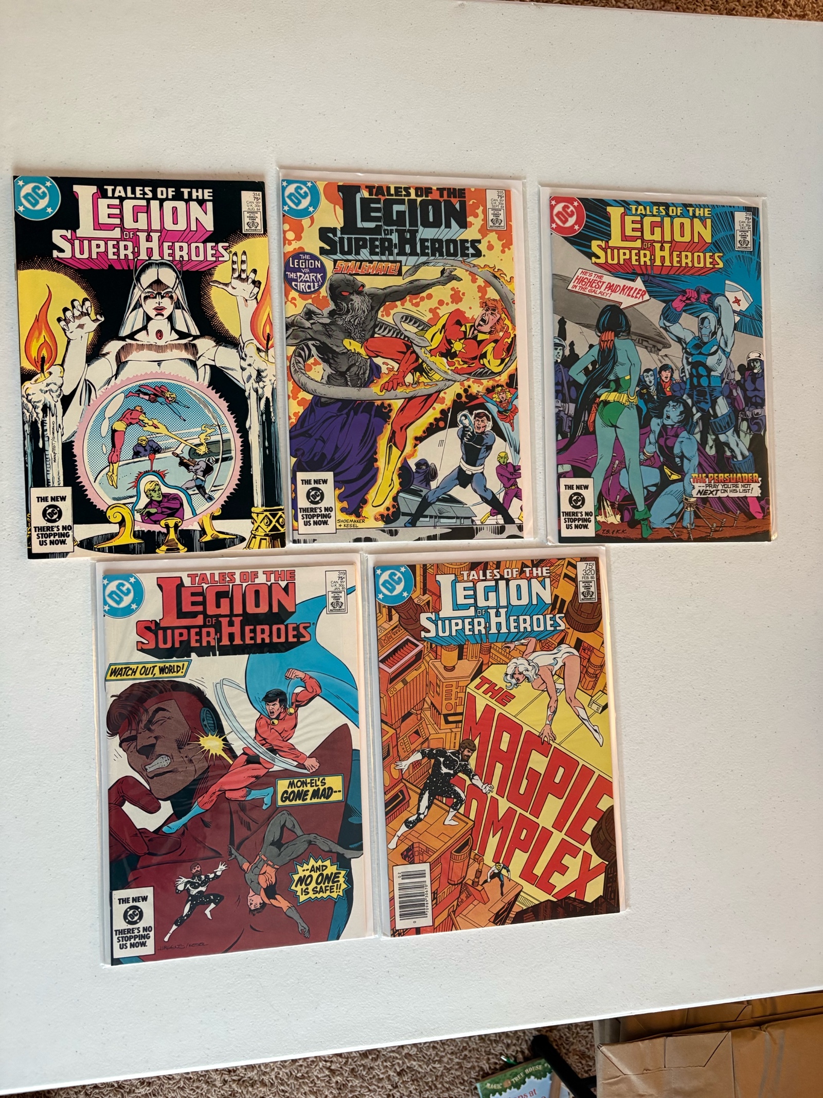 lot 318A image: Legion of Super Heroes Comic Book Lot, 5 Comics From DC