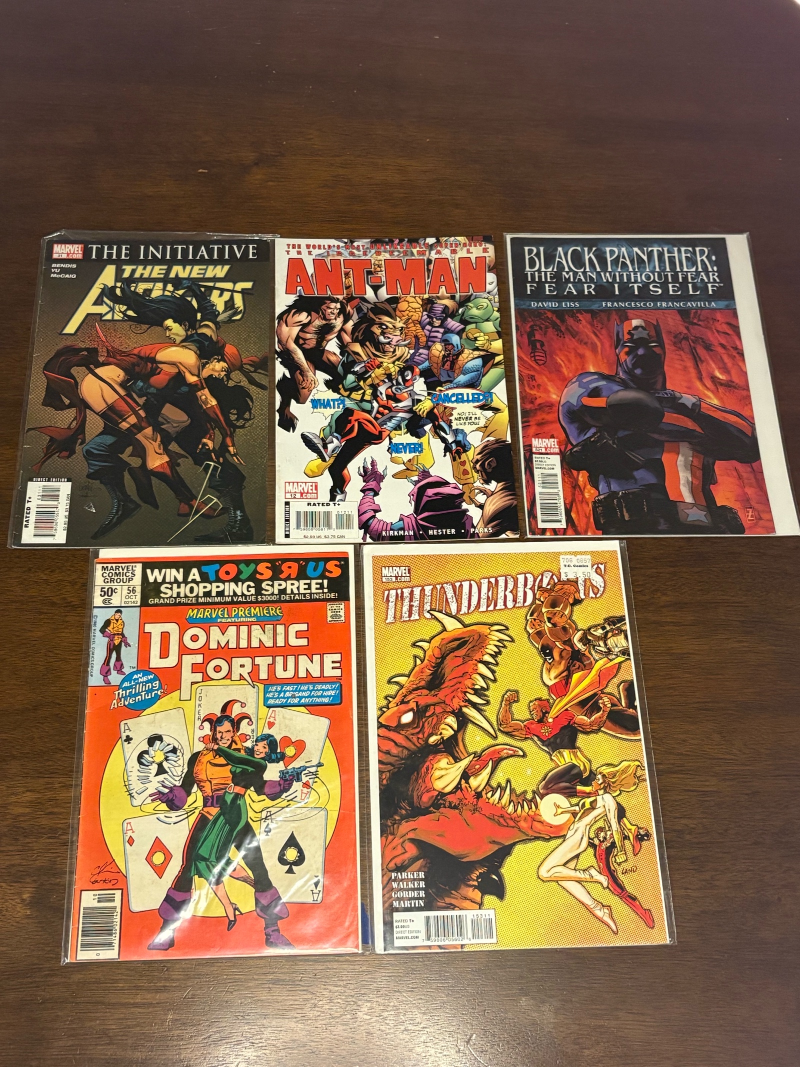 lot 339 image: Marvel Comic Book Lot, Mix of Heroes, 5 Comic Books