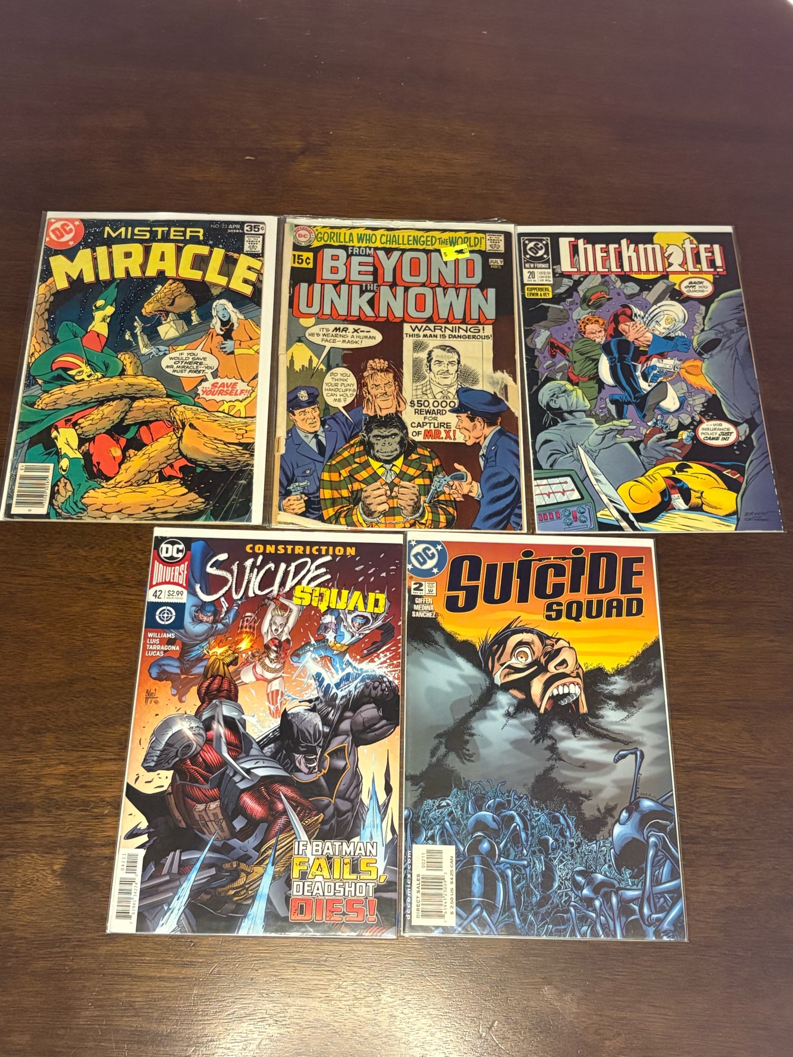 lot 345A image: DC Comic Book Lot, Mix of Heroes, 5 Comic Books