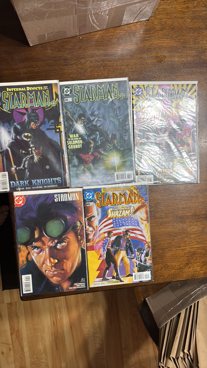 lot 347 image: Starman Comic Book Lot, 5 Comics DC