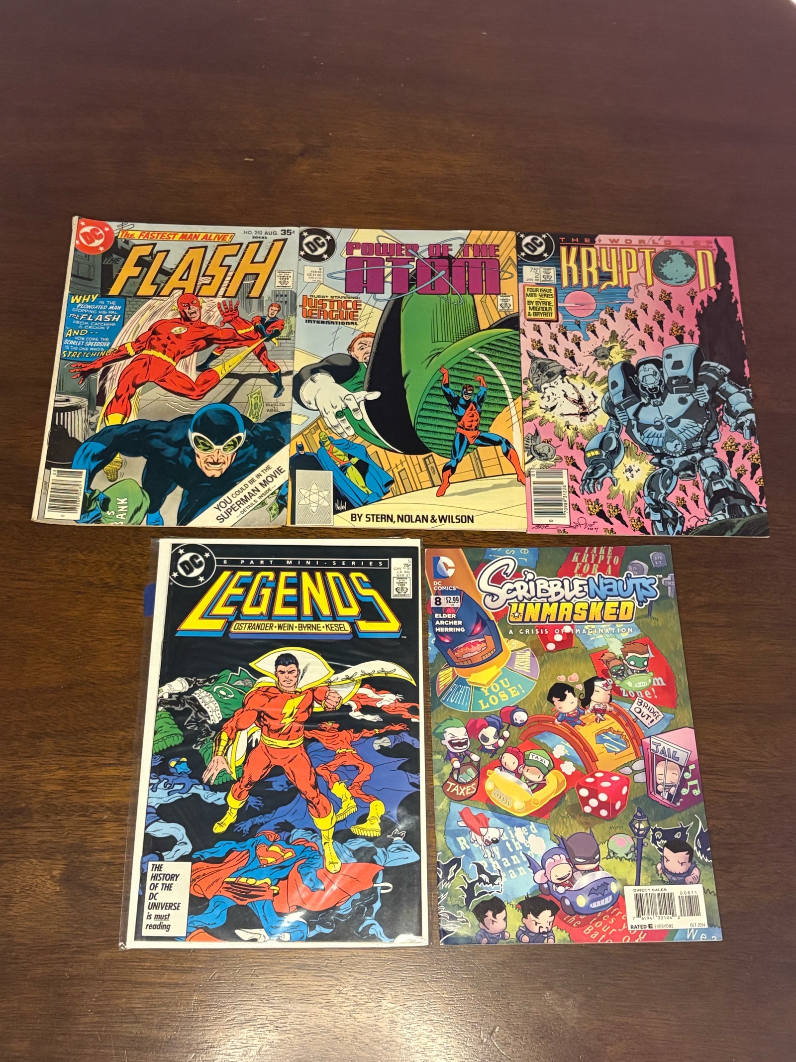 lot 352 image: DC Comic Book Lot, Mix of Heroes, 5 Comic Books