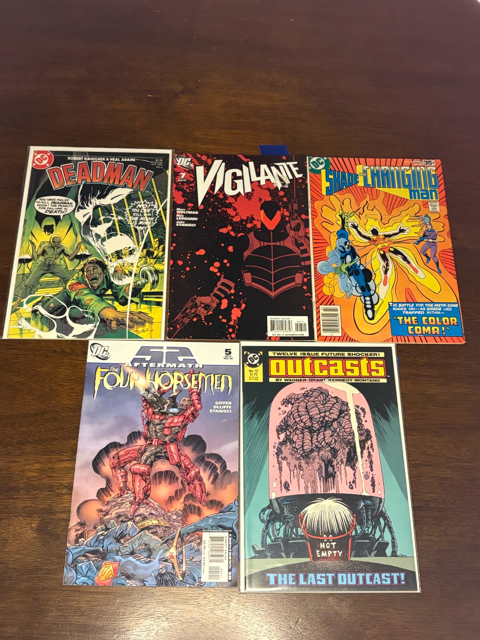lot 353 image: DC Comic Book Lot, Mix of Heroes, 5 Comic Books